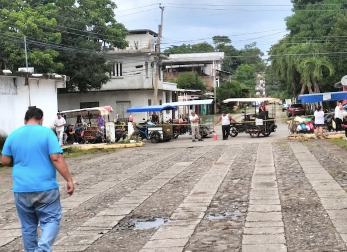 Vecinos de Laureles bloquean centro de acopio en Tapachula por contaminación
