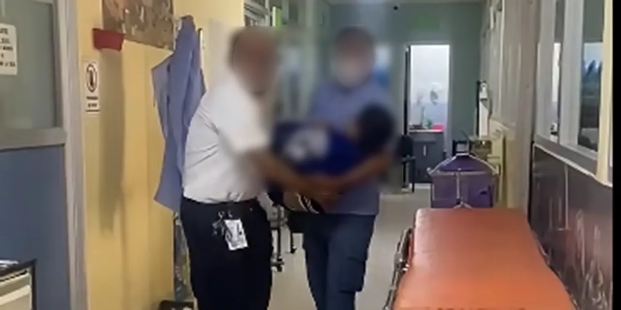 Pacientes pediátricos, a pulso por escaleras en Hospital Civil Oaxaca