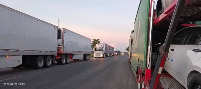 Pobladores de Aguacatal bloquean carretera por falta de luz
