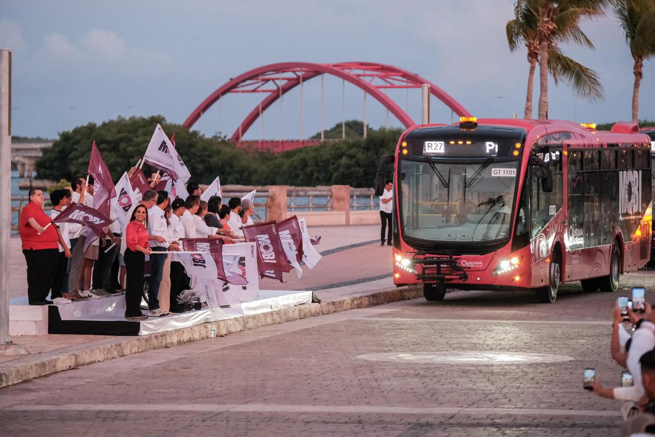 Mara Lezama lanza ruta 27 del transporte MOBI en Cancún