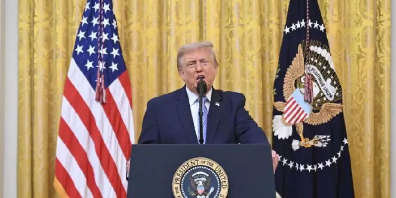 Trump minimiza a México, pero mantiene comercio