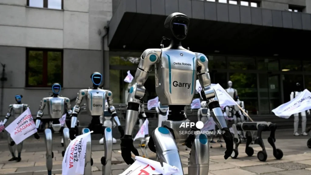 Robots toman Varsovia en protesta contra la IA