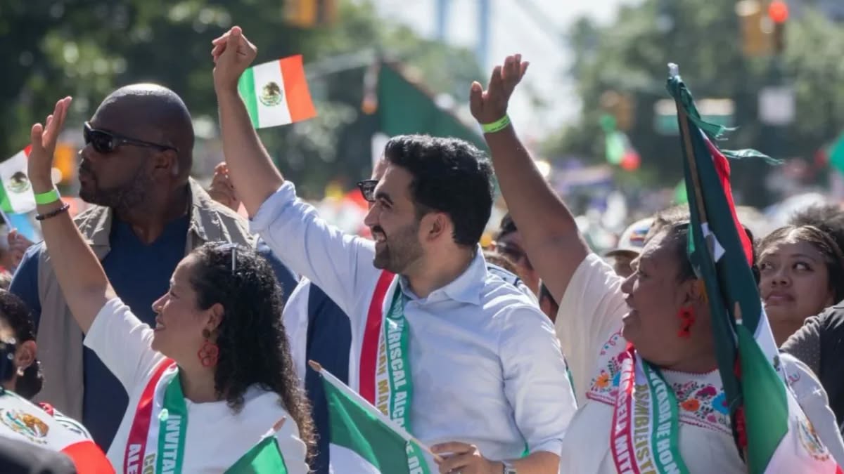 Zohran Mamdani encabeza desfile mexicano en Brooklyn