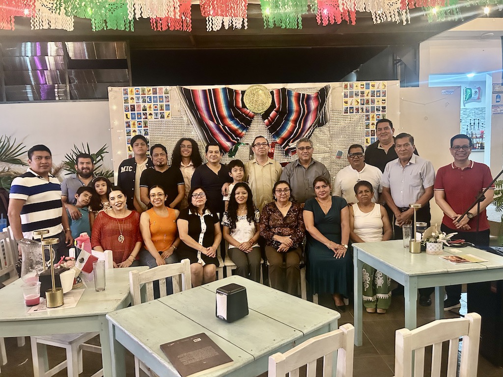 Poetas de Chiapas celebran amistad en recital de Frecuencia de Letras