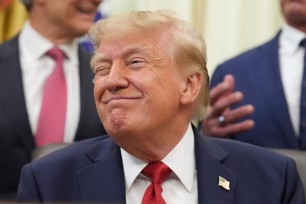 Trump crea la Fuerza IA y lanza encuesta para renombrar la IA