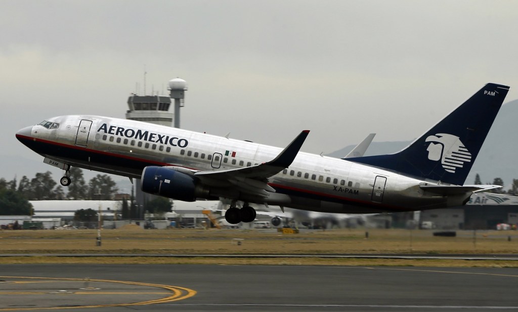 Aeroméxico investiga posible filtración de datos de clientes