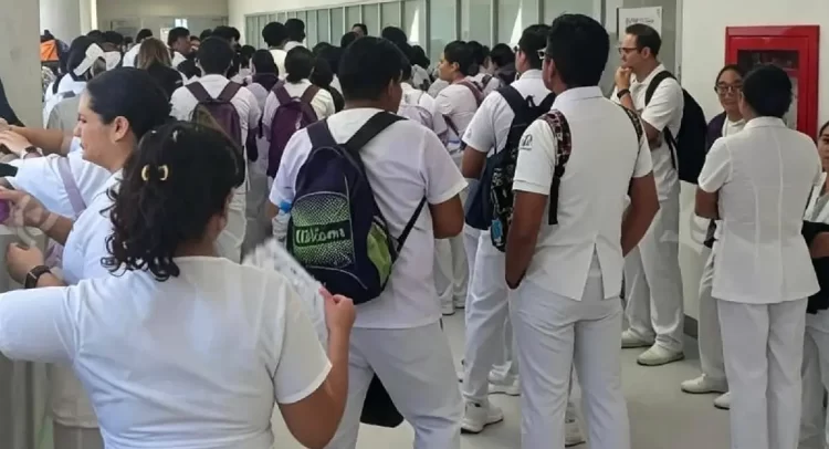 Protestan en hospital O'Horán por falta de pago a trabajadores
