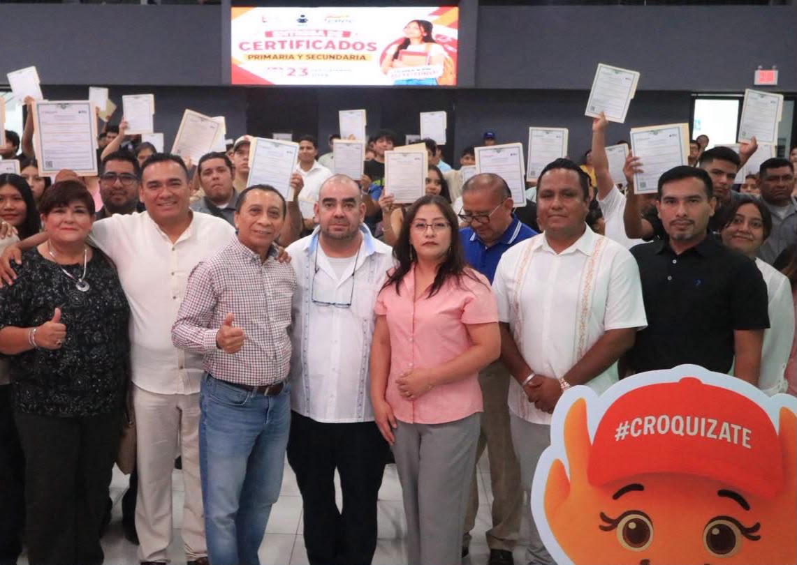 Trabajadores de CROC Cancún concluyen primaria y secundaria