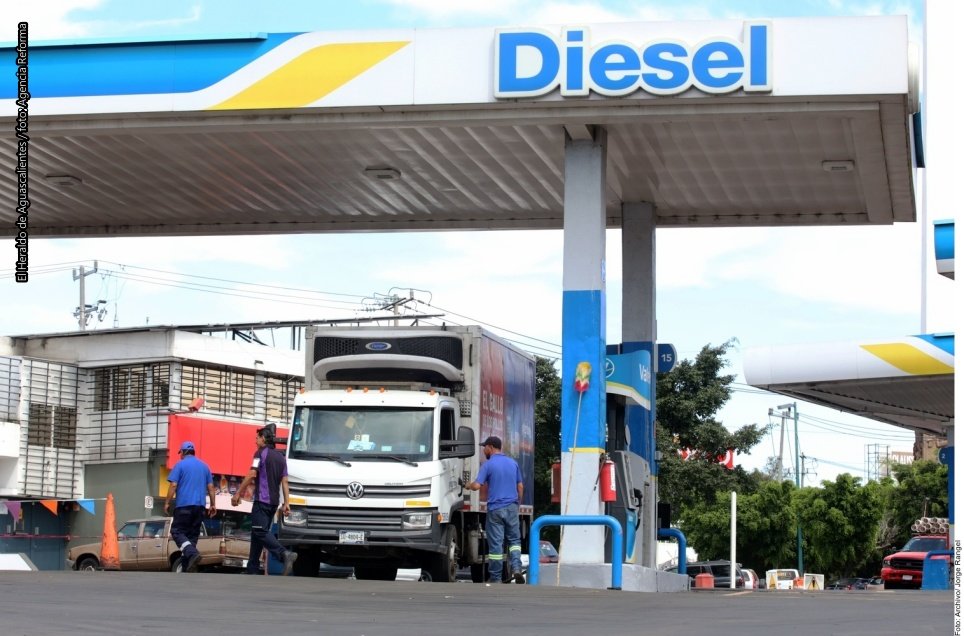Hacienda subsidia el diesel con 8.55 pesos por litro
