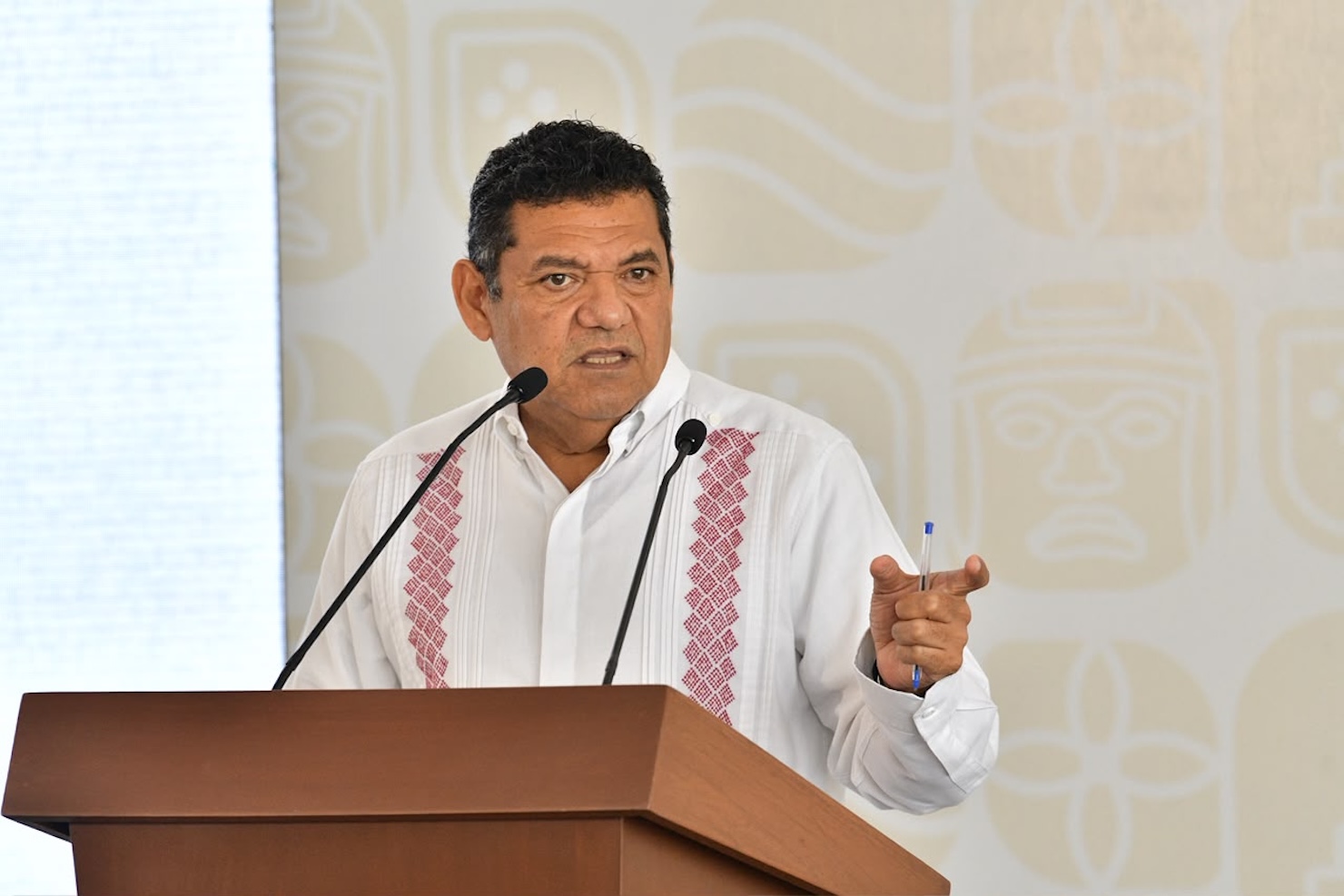 Javier May cumple dos años y defiende su gestión en Tabasco