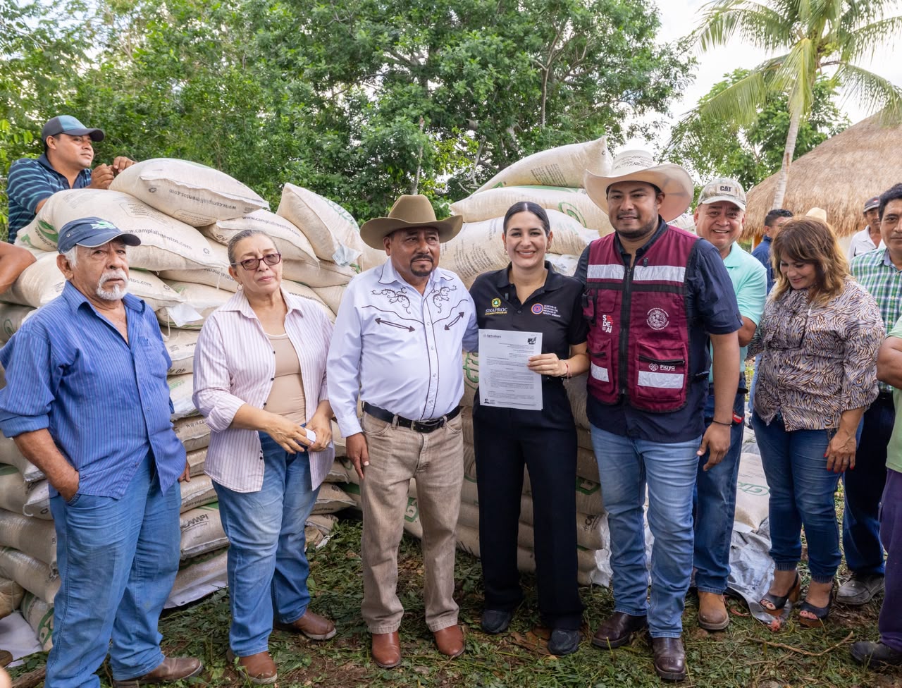 Playa del Carmen entrega nueve toneladas de maíz a ganaderos