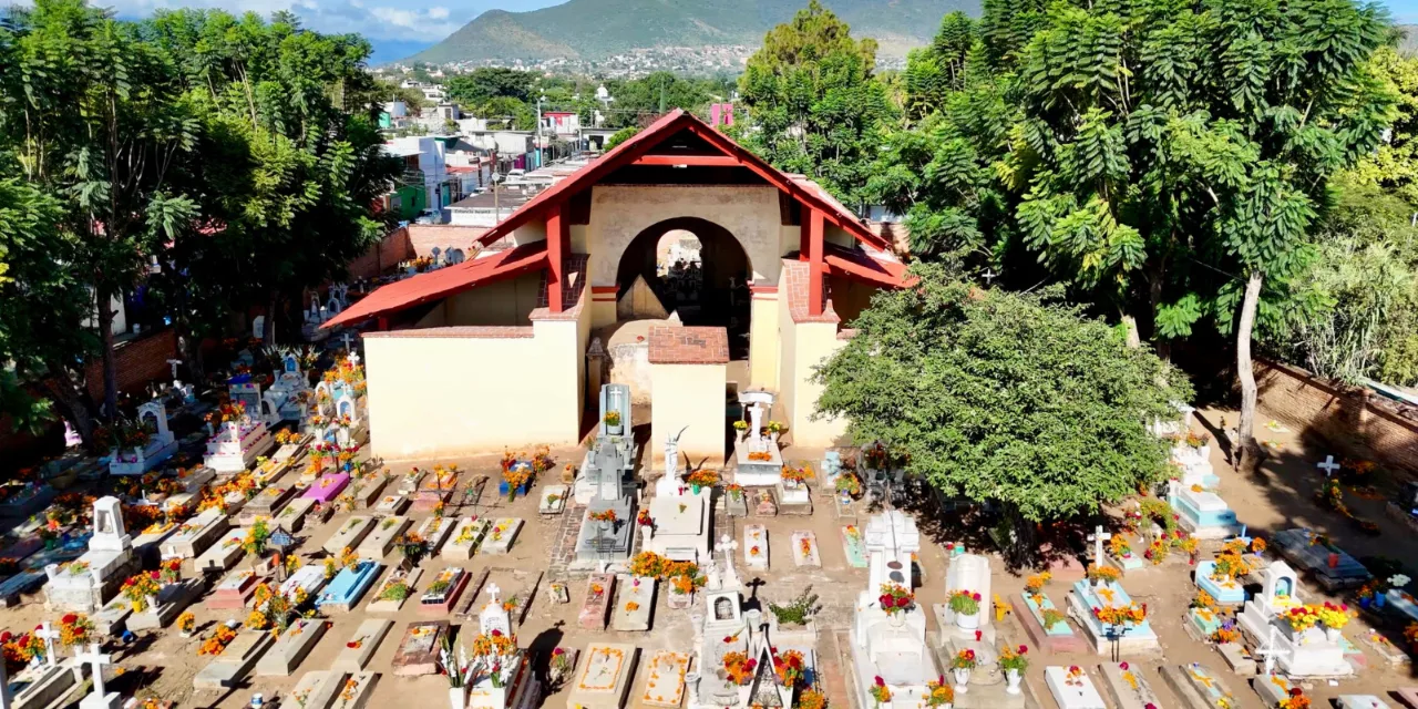 Xoxocotlán prepara sus panteones para Día de Muertos