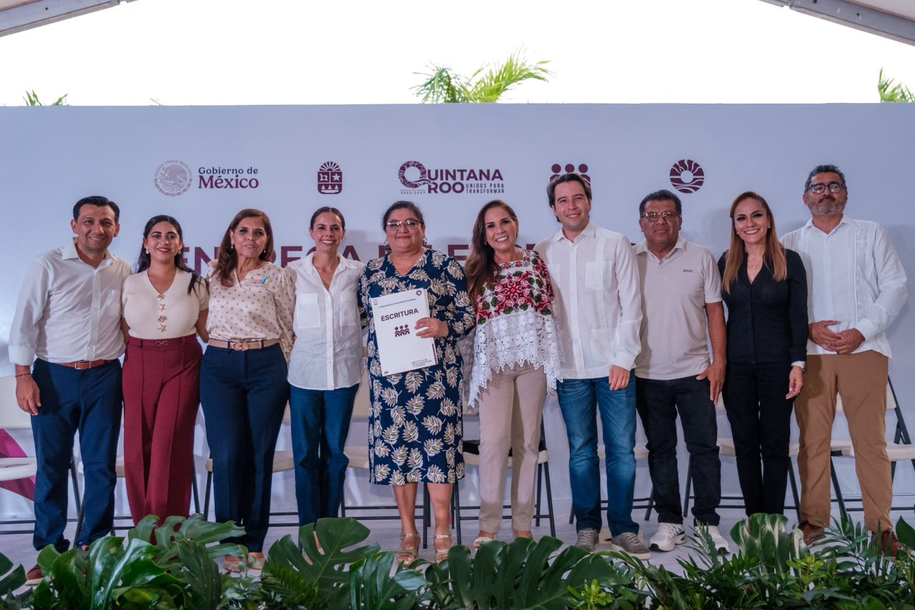 Cancún entrega 460 títulos de propiedad tras décadas