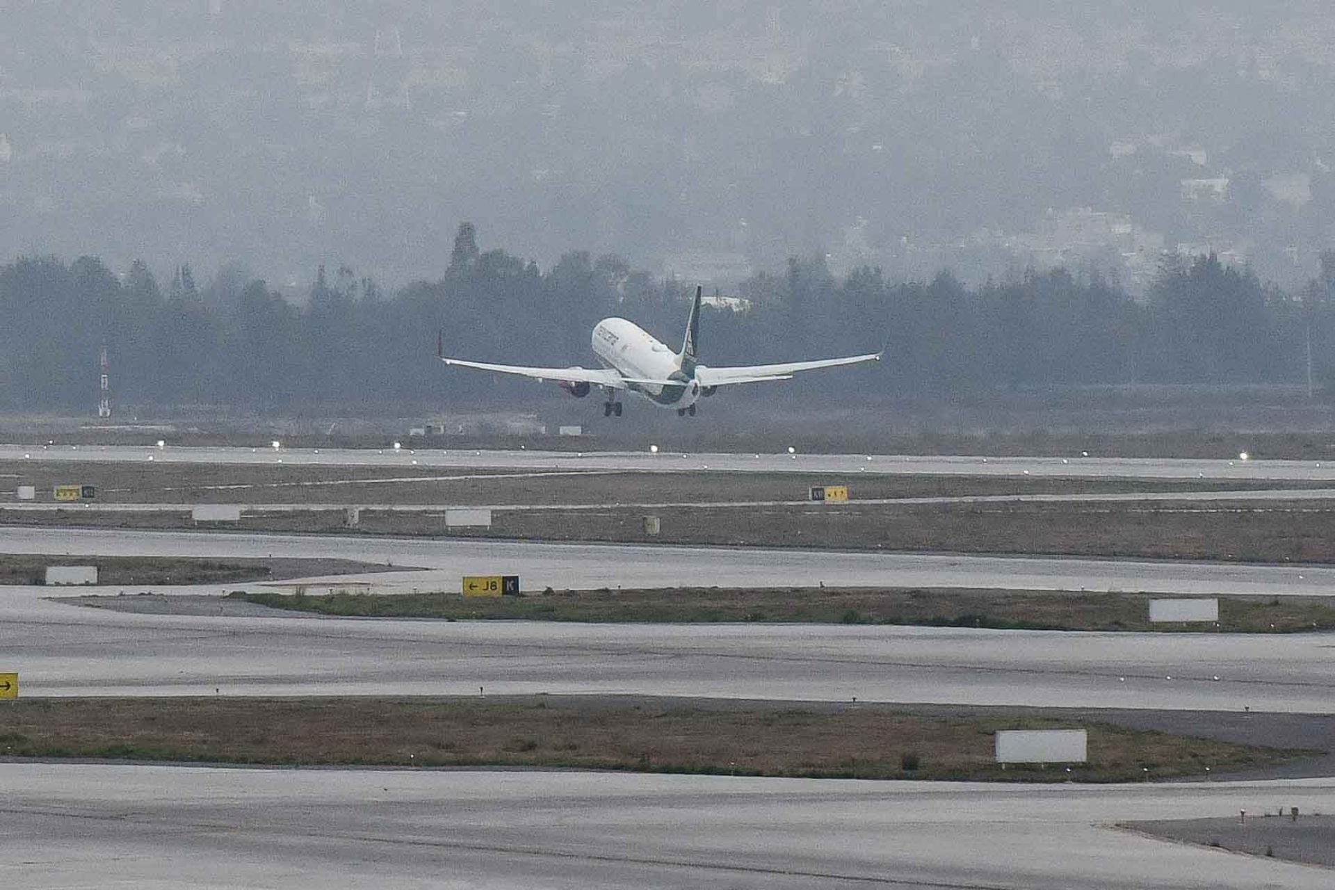 México arriesga categoría 1 aérea: FAA detecta 21 fallas