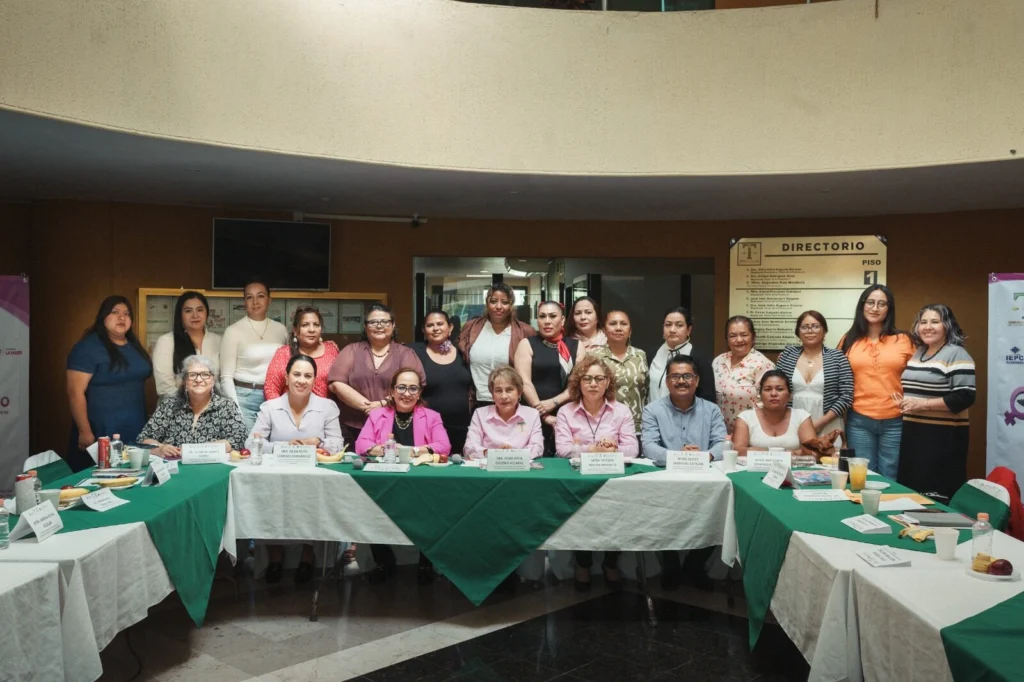 Hilda Ruth toma protesta en Observatorio de Mujeres Guerrerenses