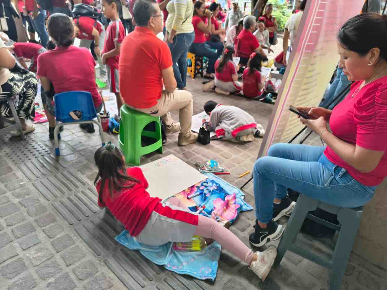 Estudiantes de Iguala exigen reconstrucción de su escuela